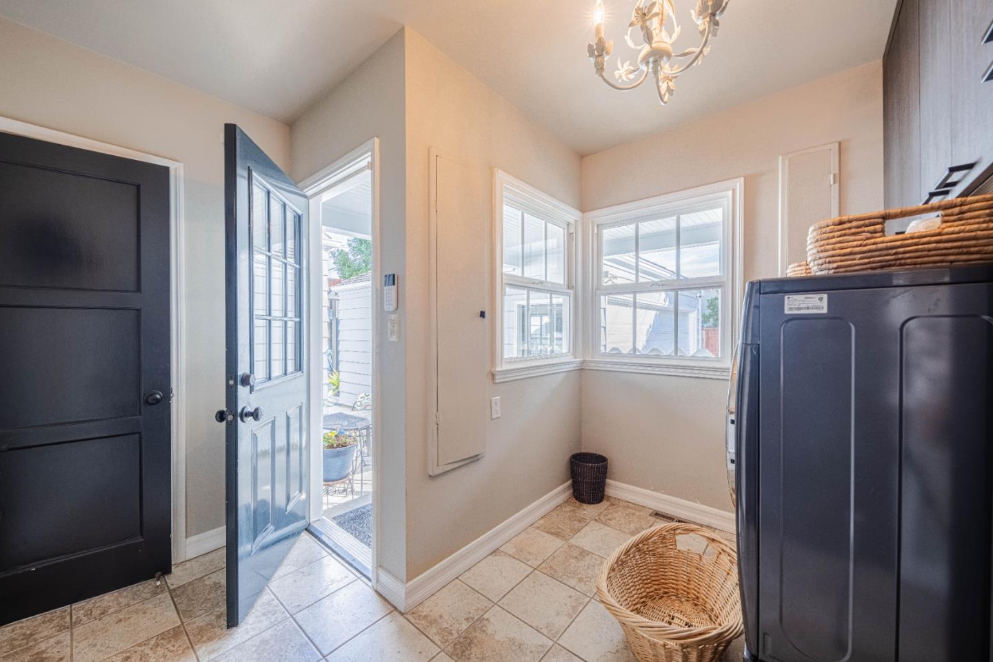 Detail Gallery Image 18 of 45 For 247 Oak St, Salinas,  CA 93901 - 4 Beds | 3 Baths