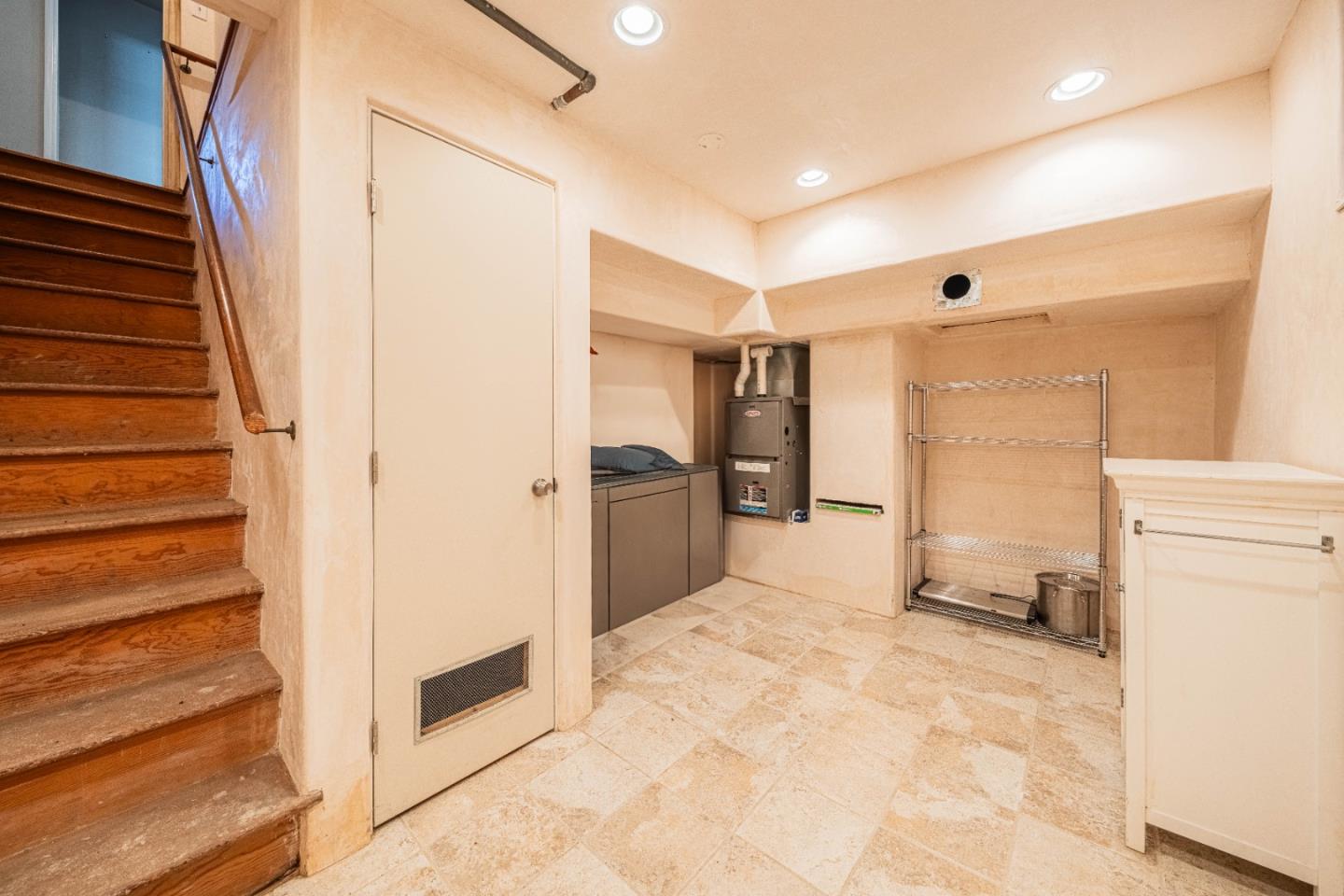 Detail Gallery Image 21 of 45 For 247 Oak St, Salinas,  CA 93901 - 4 Beds | 3 Baths