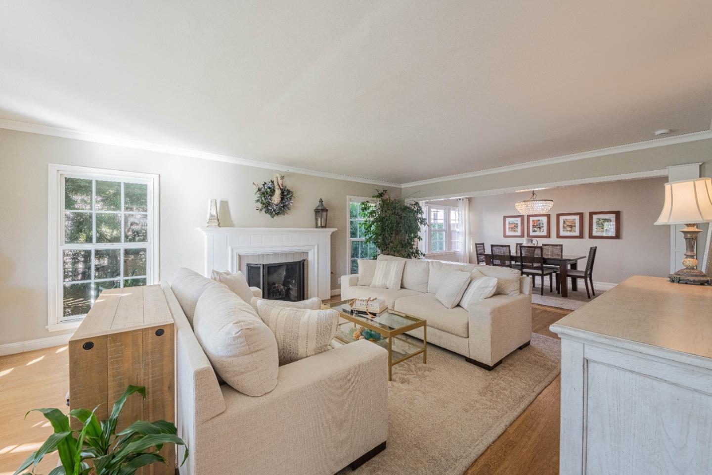 Detail Gallery Image 5 of 45 For 247 Oak St, Salinas,  CA 93901 - 4 Beds | 3 Baths