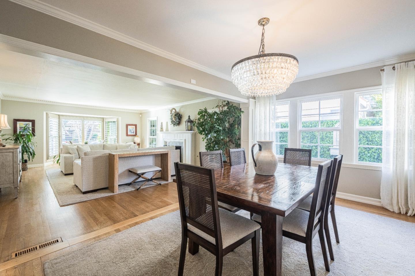 Detail Gallery Image 8 of 45 For 247 Oak St, Salinas,  CA 93901 - 4 Beds | 3 Baths