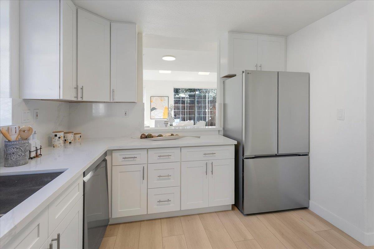 Detail Gallery Image 13 of 46 For 4173 El Camino Real #11,  Palo Alto,  CA 94306 - 2 Beds | 2/1 Baths