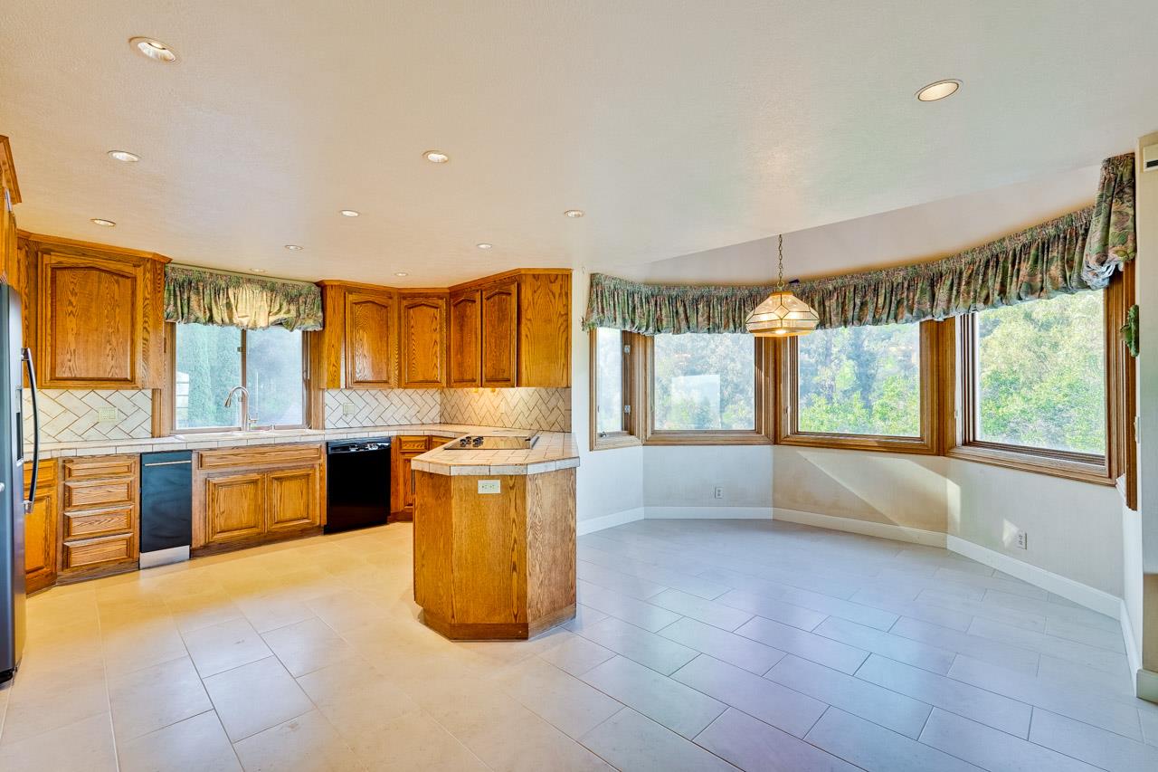 Detail Gallery Image 27 of 58 For 21697 Rainbow Dr, Cupertino,  CA 95014 - 4 Beds | 3/1 Baths