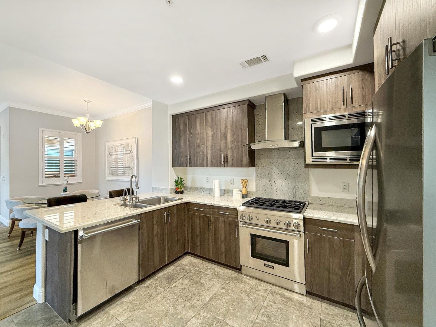 Detail Gallery Image 3 of 45 For 538 S Mathilda Ave #301,  Sunnyvale,  CA 94086 - 3 Beds | 2 Baths