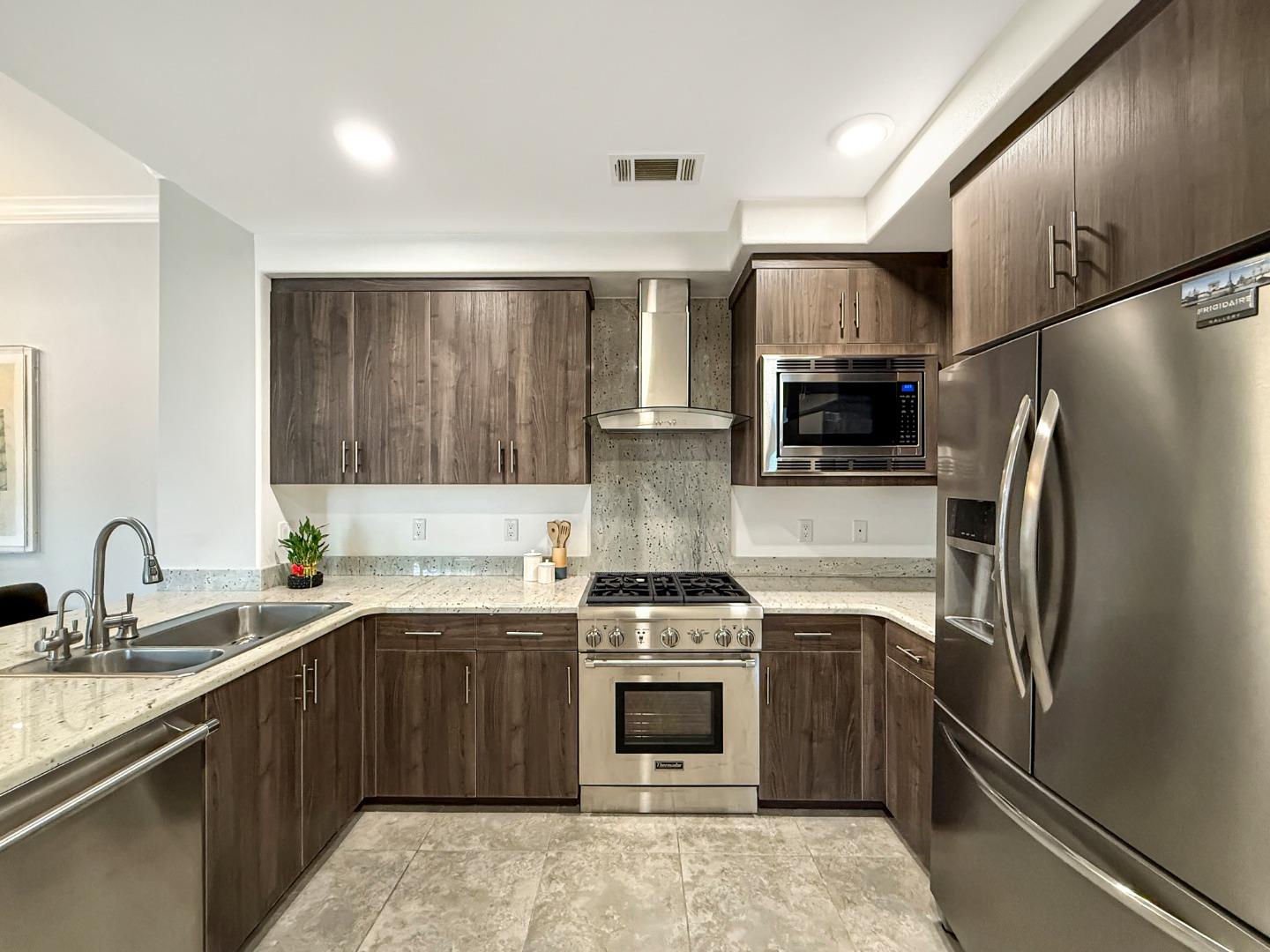 Detail Gallery Image 5 of 45 For 538 S Mathilda Ave #301,  Sunnyvale,  CA 94086 - 3 Beds | 2 Baths