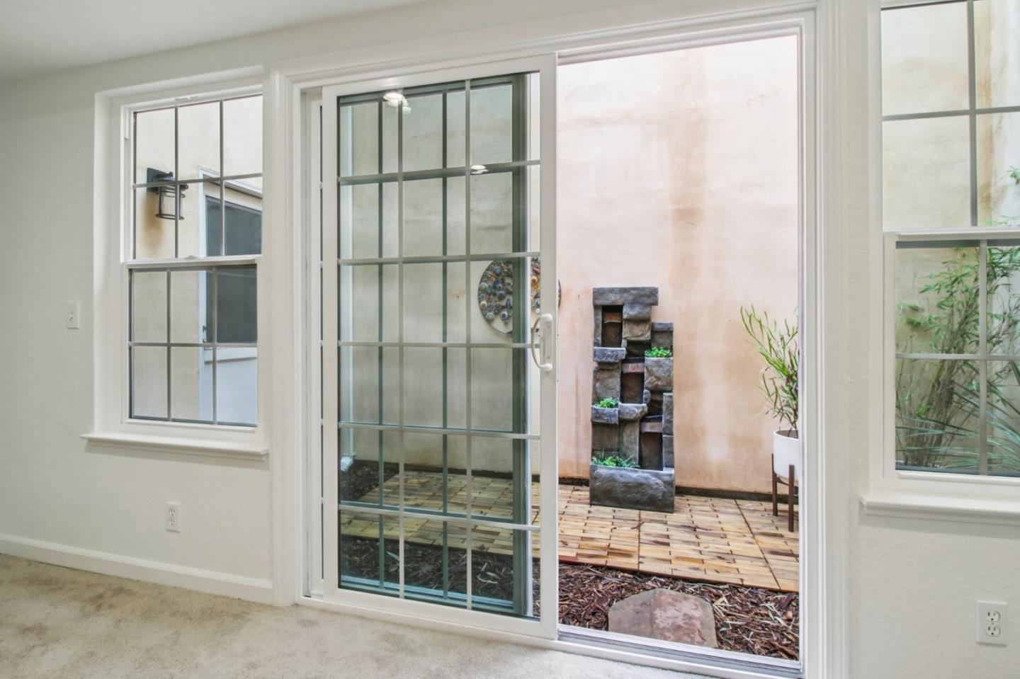 Detail Gallery Image 11 of 50 For 800 Rebecca Privada, Mountain View,  CA 94040 - 3 Beds | 2/1 Baths