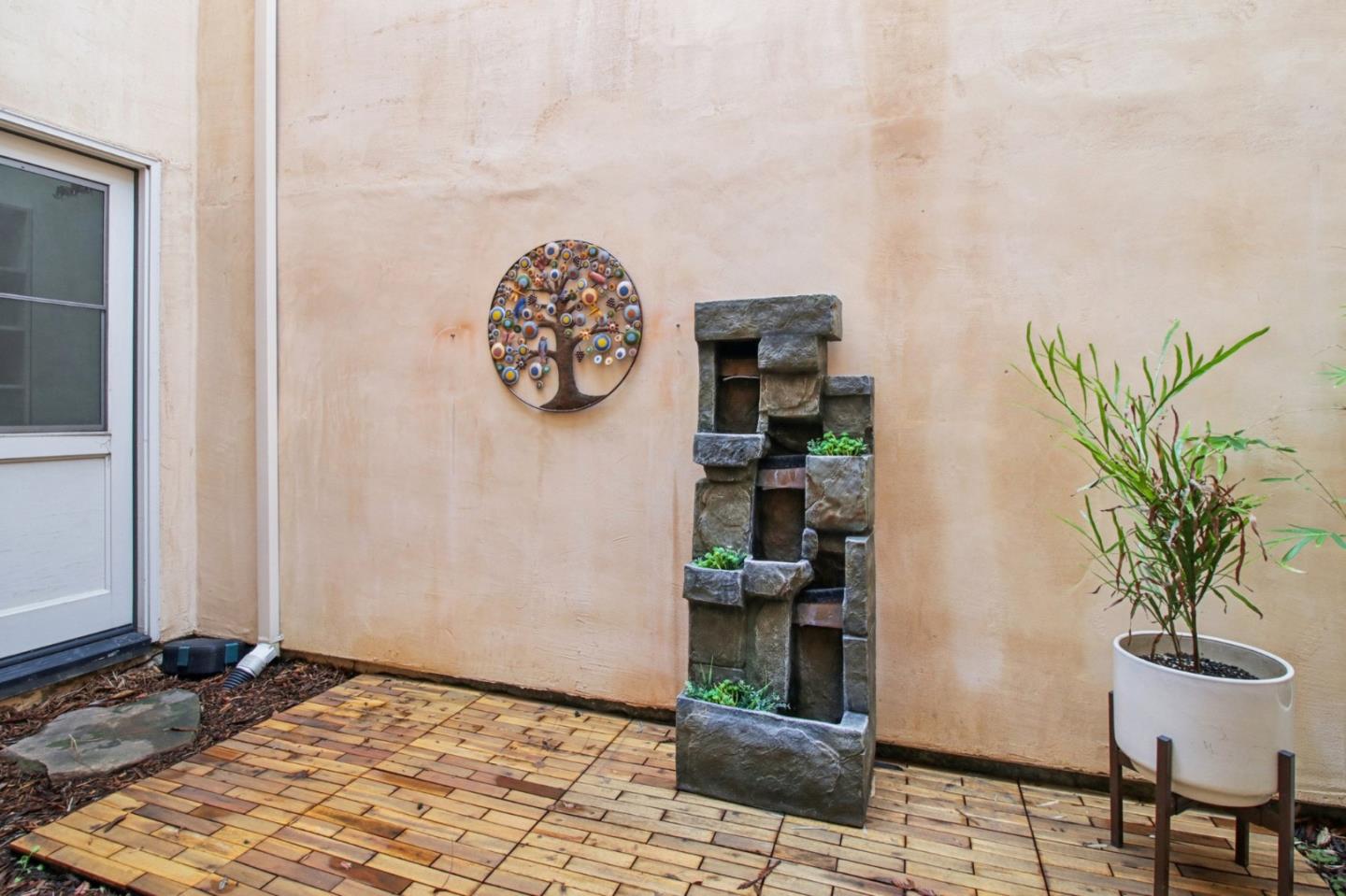 Detail Gallery Image 12 of 50 For 800 Rebecca Privada, Mountain View,  CA 94040 - 3 Beds | 2/1 Baths