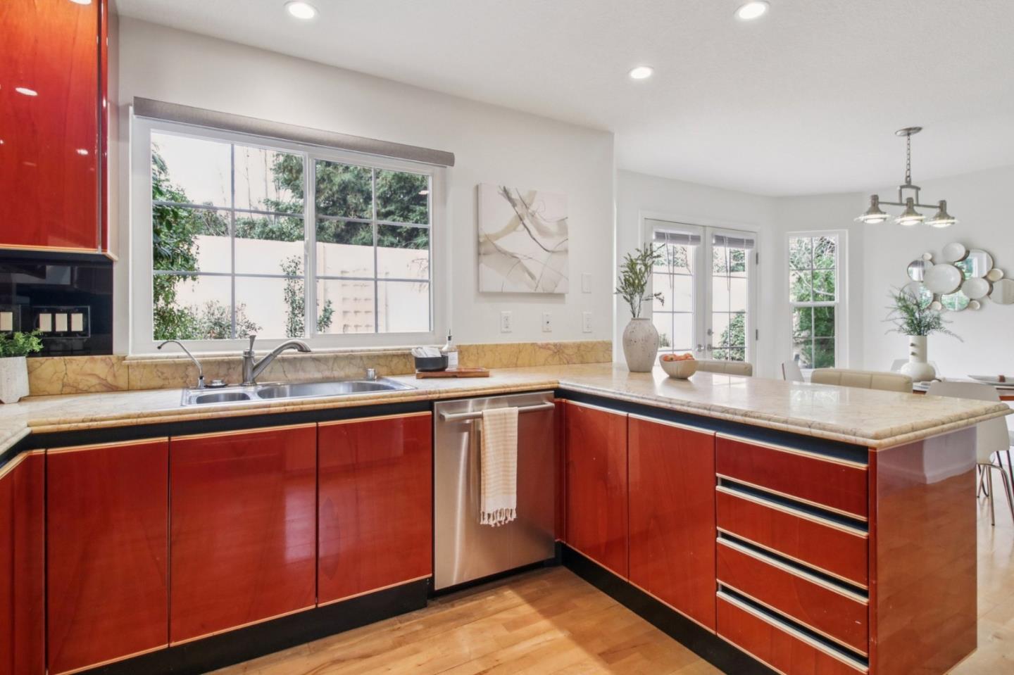 Detail Gallery Image 16 of 50 For 800 Rebecca Privada, Mountain View,  CA 94040 - 3 Beds | 2/1 Baths