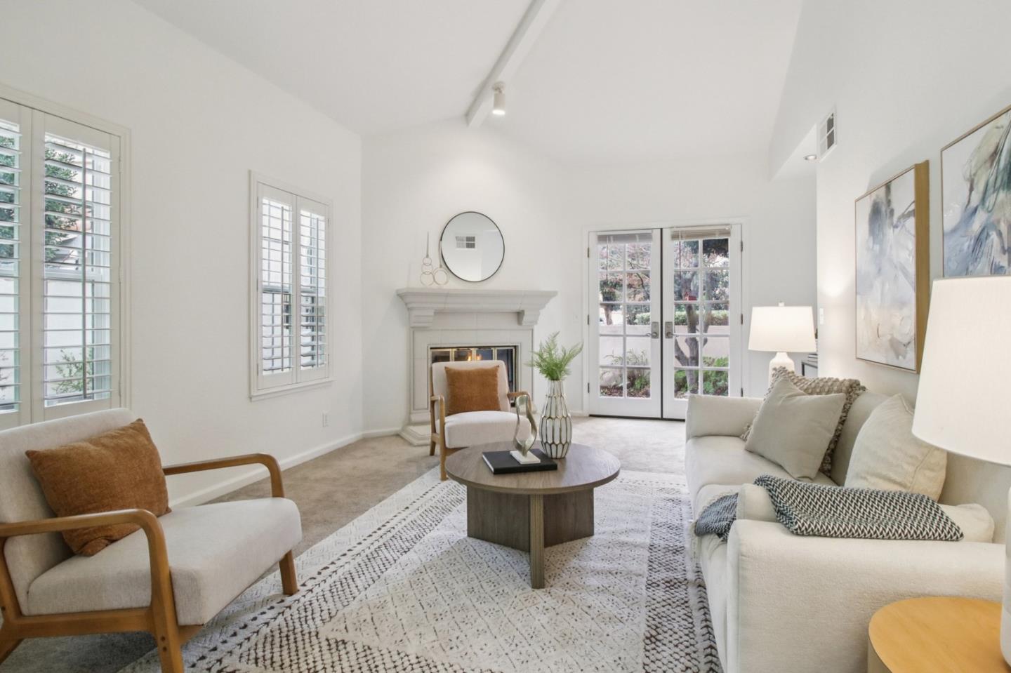 Detail Gallery Image 2 of 50 For 800 Rebecca Privada, Mountain View,  CA 94040 - 3 Beds | 2/1 Baths