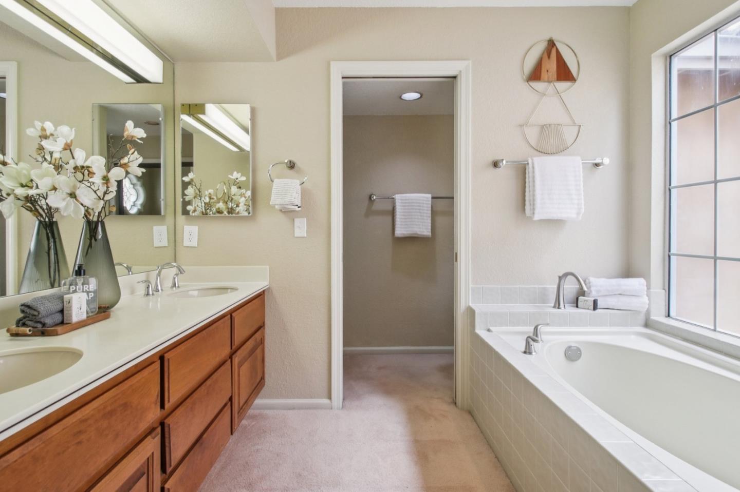 Detail Gallery Image 26 of 50 For 800 Rebecca Privada, Mountain View,  CA 94040 - 3 Beds | 2/1 Baths