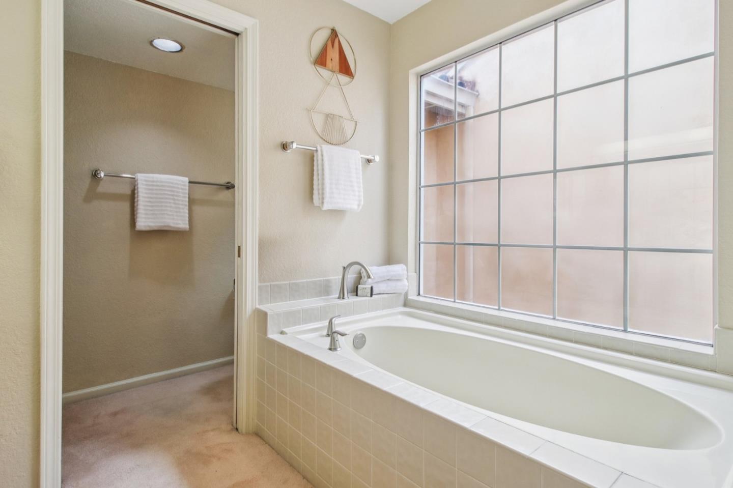 Detail Gallery Image 28 of 50 For 800 Rebecca Privada, Mountain View,  CA 94040 - 3 Beds | 2/1 Baths
