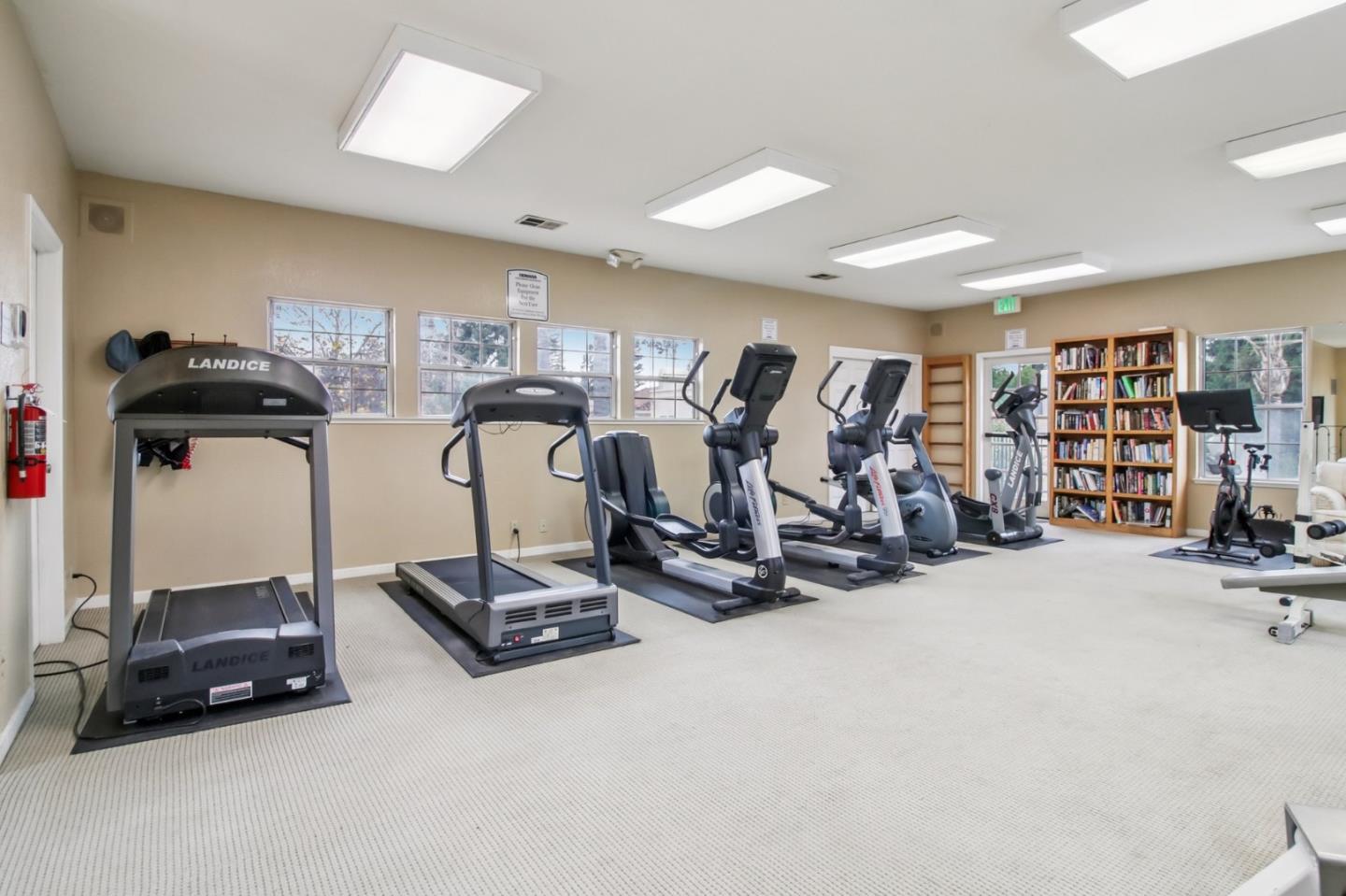 Detail Gallery Image 45 of 50 For 800 Rebecca Privada, Mountain View,  CA 94040 - 3 Beds | 2/1 Baths