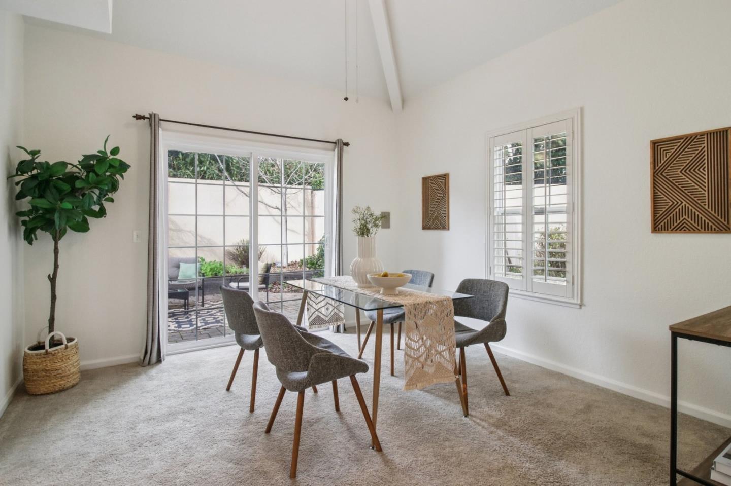 Detail Gallery Image 5 of 50 For 800 Rebecca Privada, Mountain View,  CA 94040 - 3 Beds | 2/1 Baths