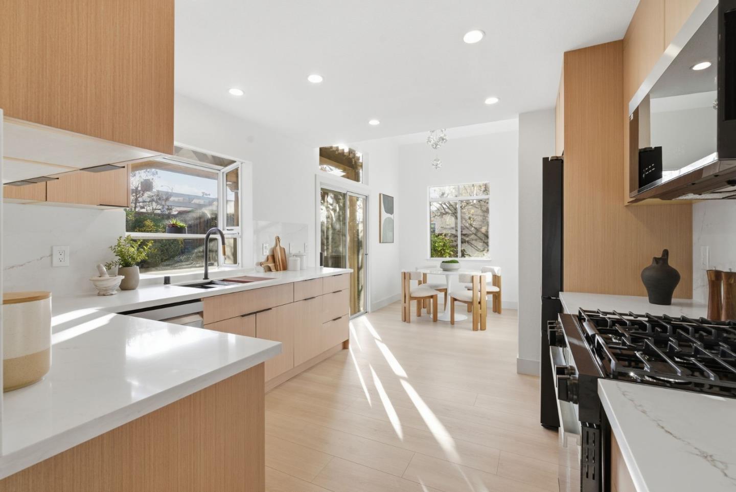 Detail Gallery Image 14 of 46 For 2516 Monte Lindo Ct, San Jose,  CA 95121 - 5 Beds | 3 Baths