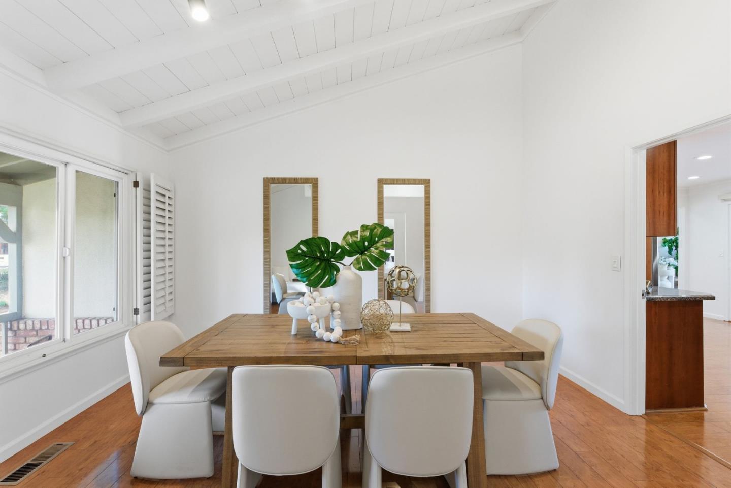 Detail Gallery Image 12 of 46 For 1115 Covington Rd, Los Altos,  CA 94024 - 4 Beds | 3 Baths