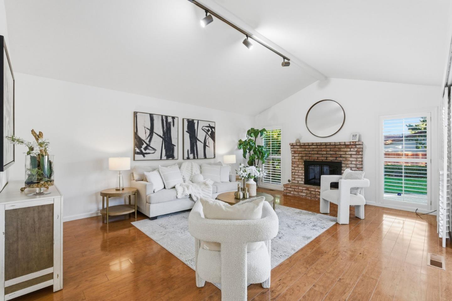 Detail Gallery Image 13 of 46 For 1115 Covington Rd, Los Altos,  CA 94024 - 4 Beds | 3 Baths