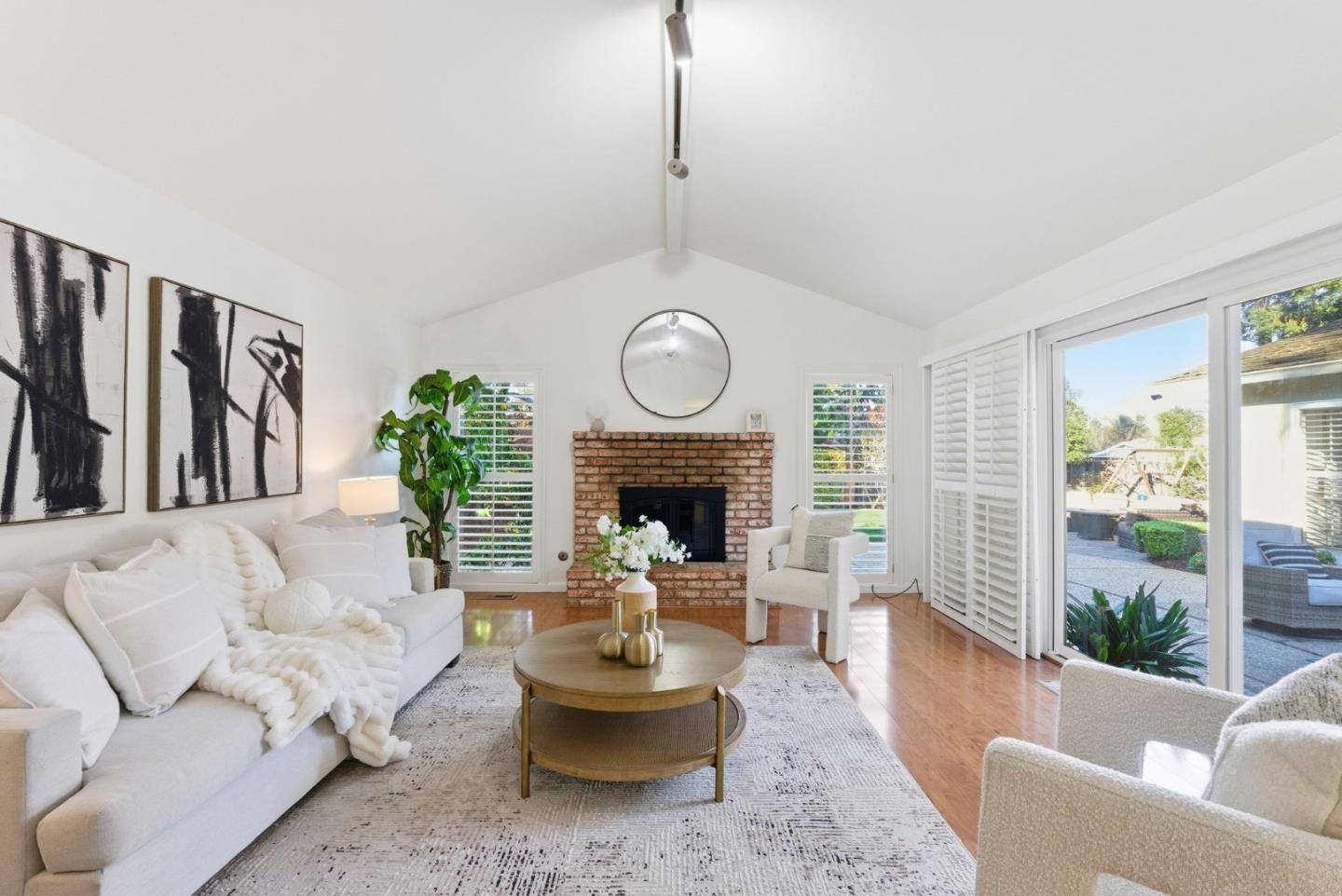 Detail Gallery Image 14 of 46 For 1115 Covington Rd, Los Altos,  CA 94024 - 4 Beds | 3 Baths