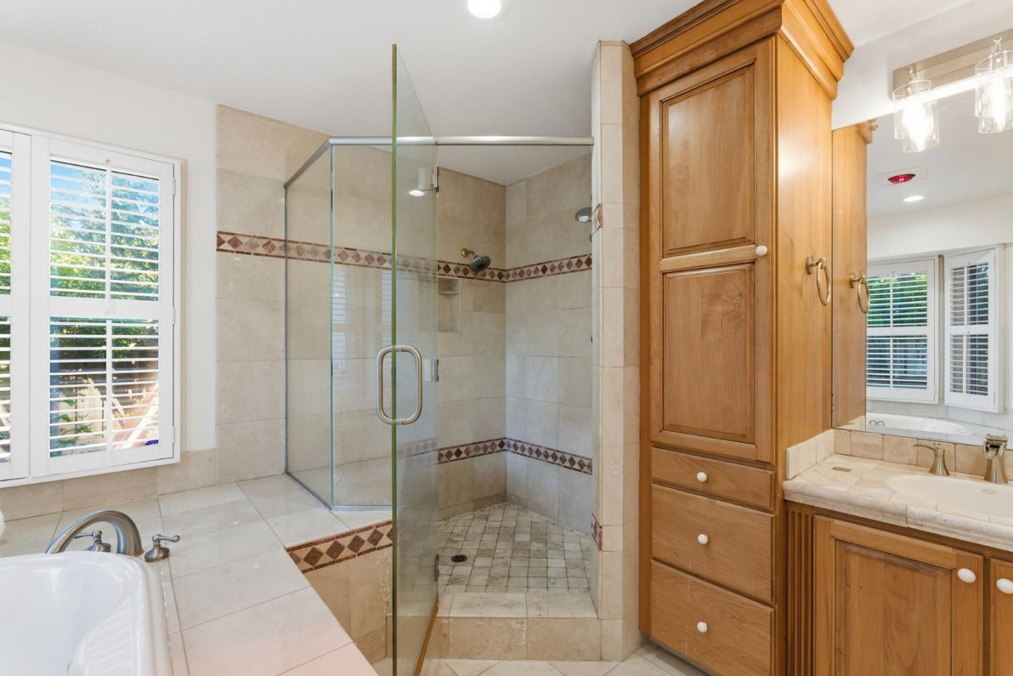 Detail Gallery Image 31 of 46 For 1115 Covington Rd, Los Altos,  CA 94024 - 4 Beds | 3 Baths