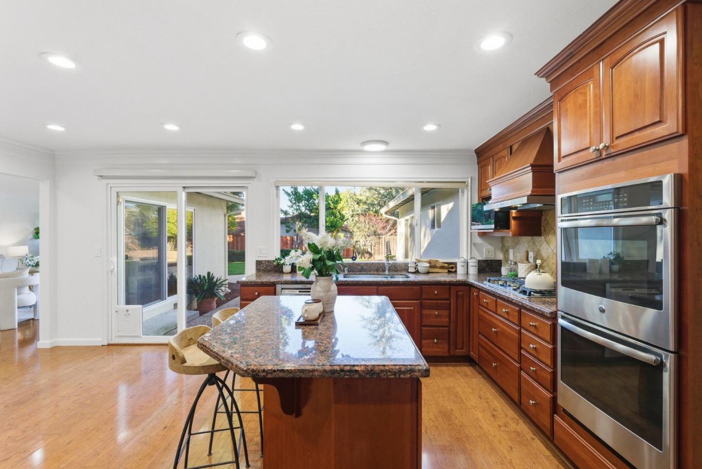 Detail Gallery Image 8 of 46 For 1115 Covington Rd, Los Altos,  CA 94024 - 4 Beds | 3 Baths