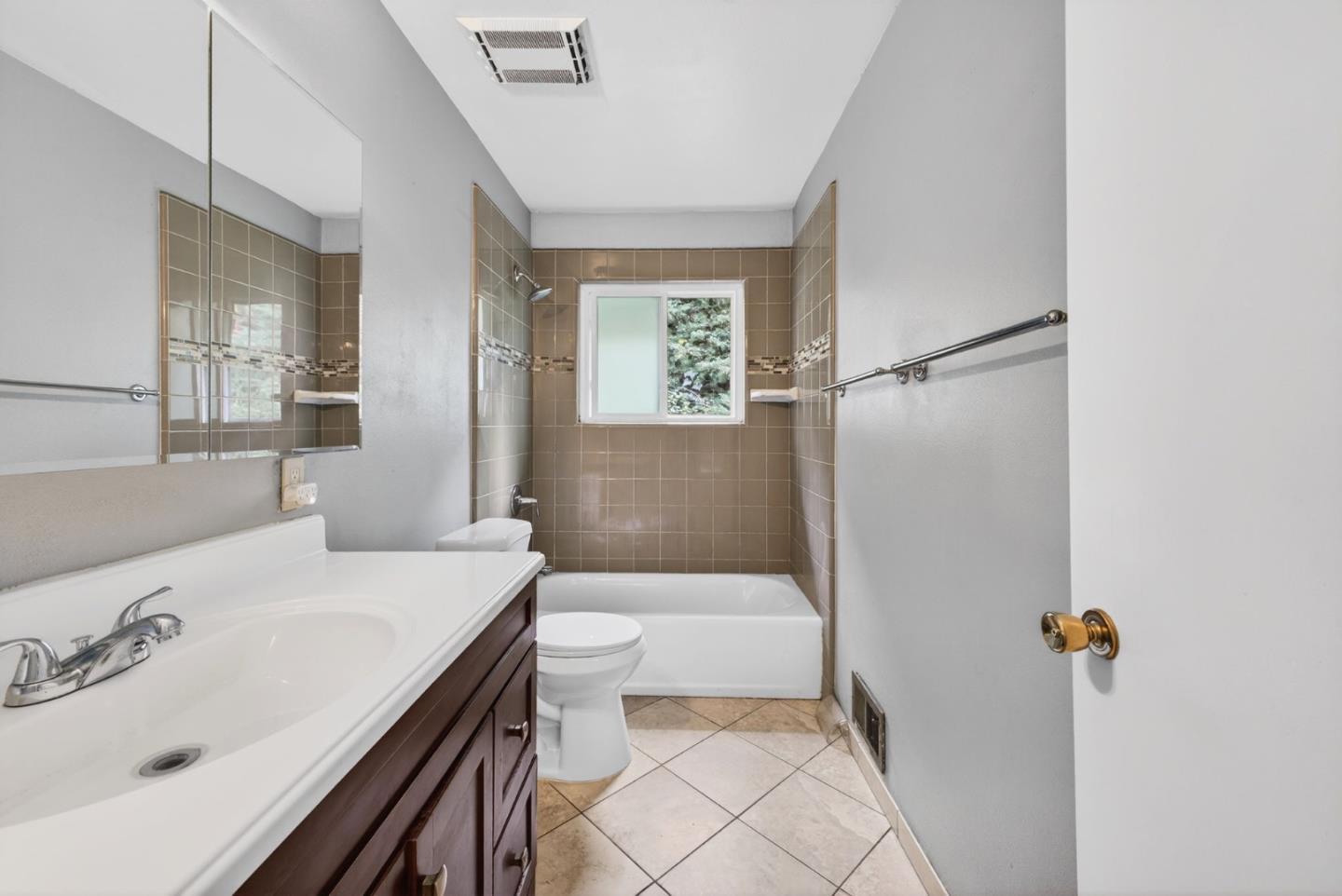 Detail Gallery Image 19 of 37 For 14705 E Hills Dr, San Jose,  CA 95127 - 3 Beds | 2 Baths