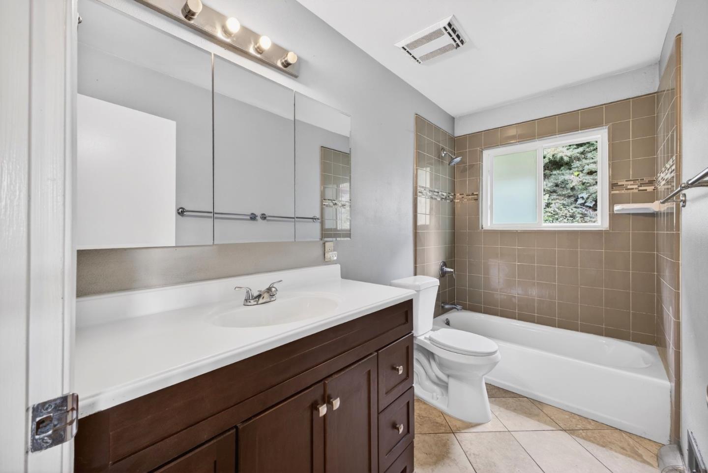 Detail Gallery Image 20 of 37 For 14705 E Hills Dr, San Jose,  CA 95127 - 3 Beds | 2 Baths