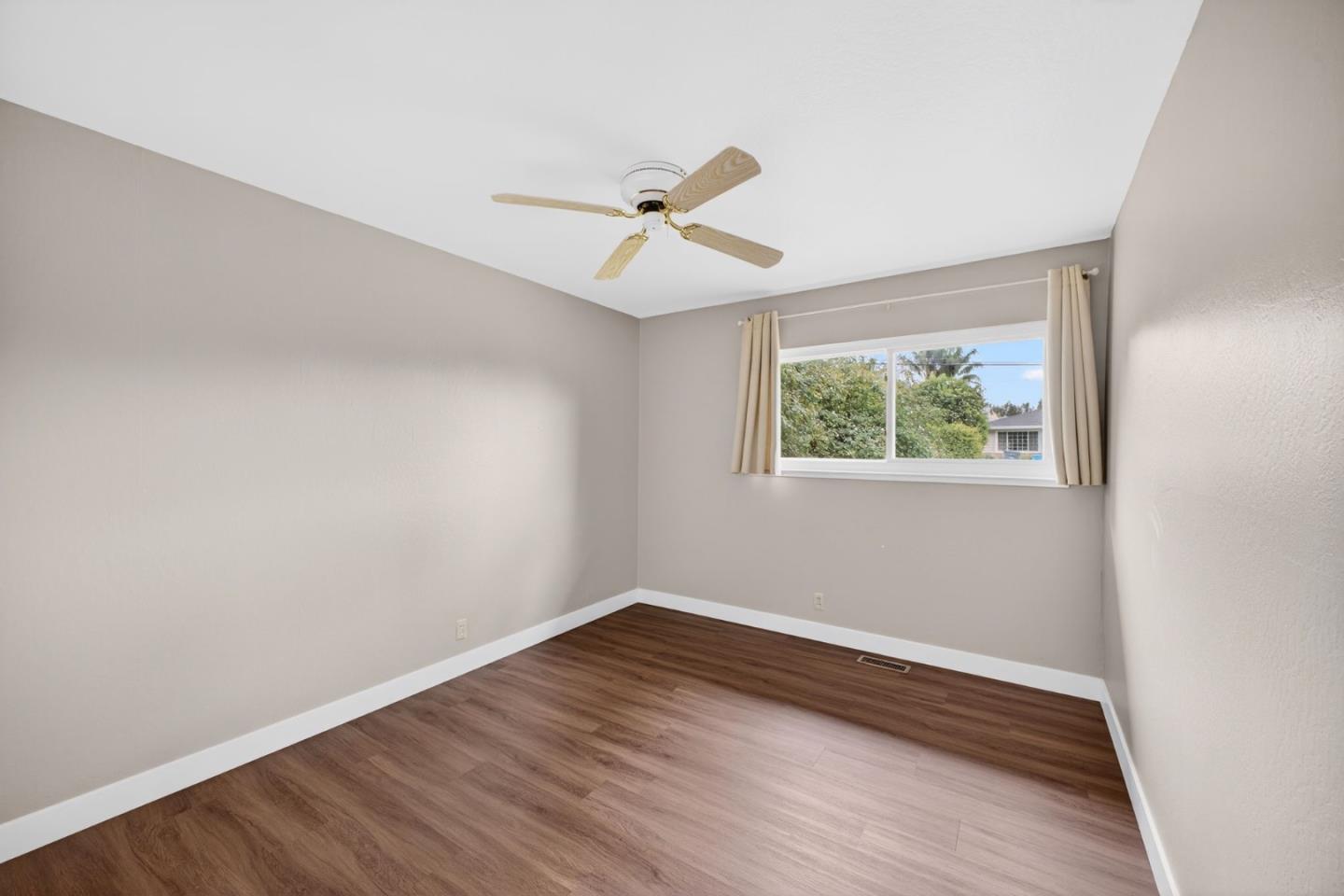 Detail Gallery Image 21 of 37 For 14705 E Hills Dr, San Jose,  CA 95127 - 3 Beds | 2 Baths