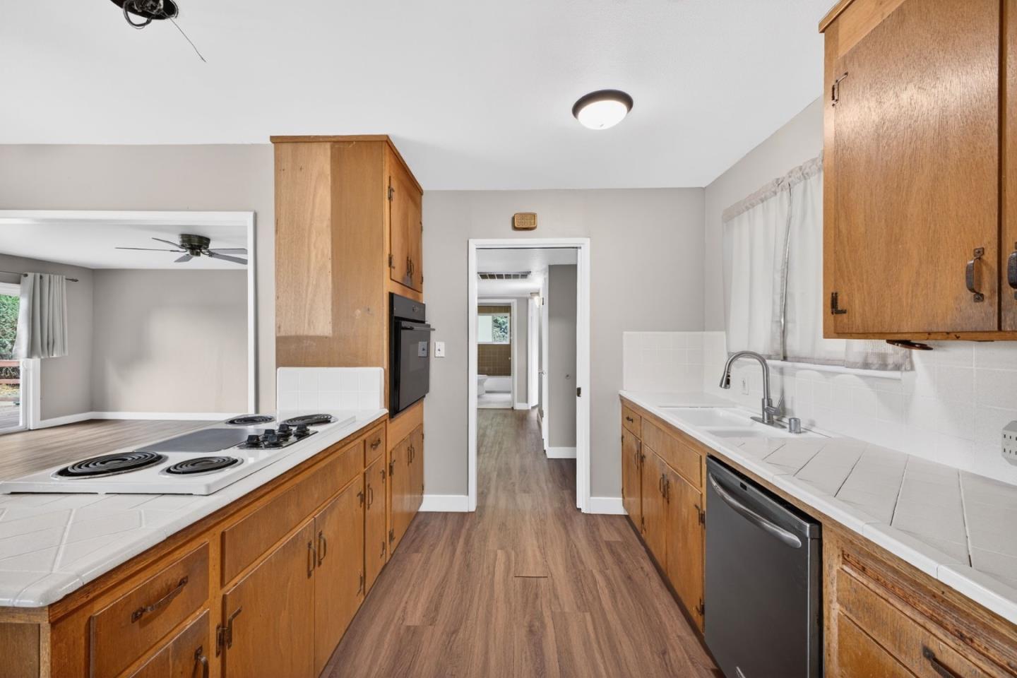 Detail Gallery Image 9 of 37 For 14705 E Hills Dr, San Jose,  CA 95127 - 3 Beds | 2 Baths