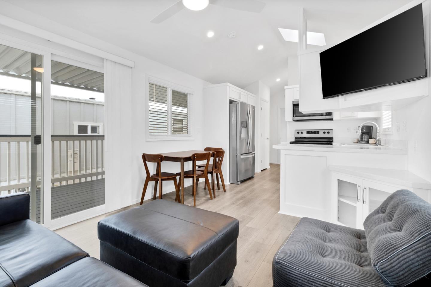 Detail Gallery Image 6 of 19 For 835 Kimball Ave #18,  Seaside,  CA 93955 - 1 Beds | 1 Baths