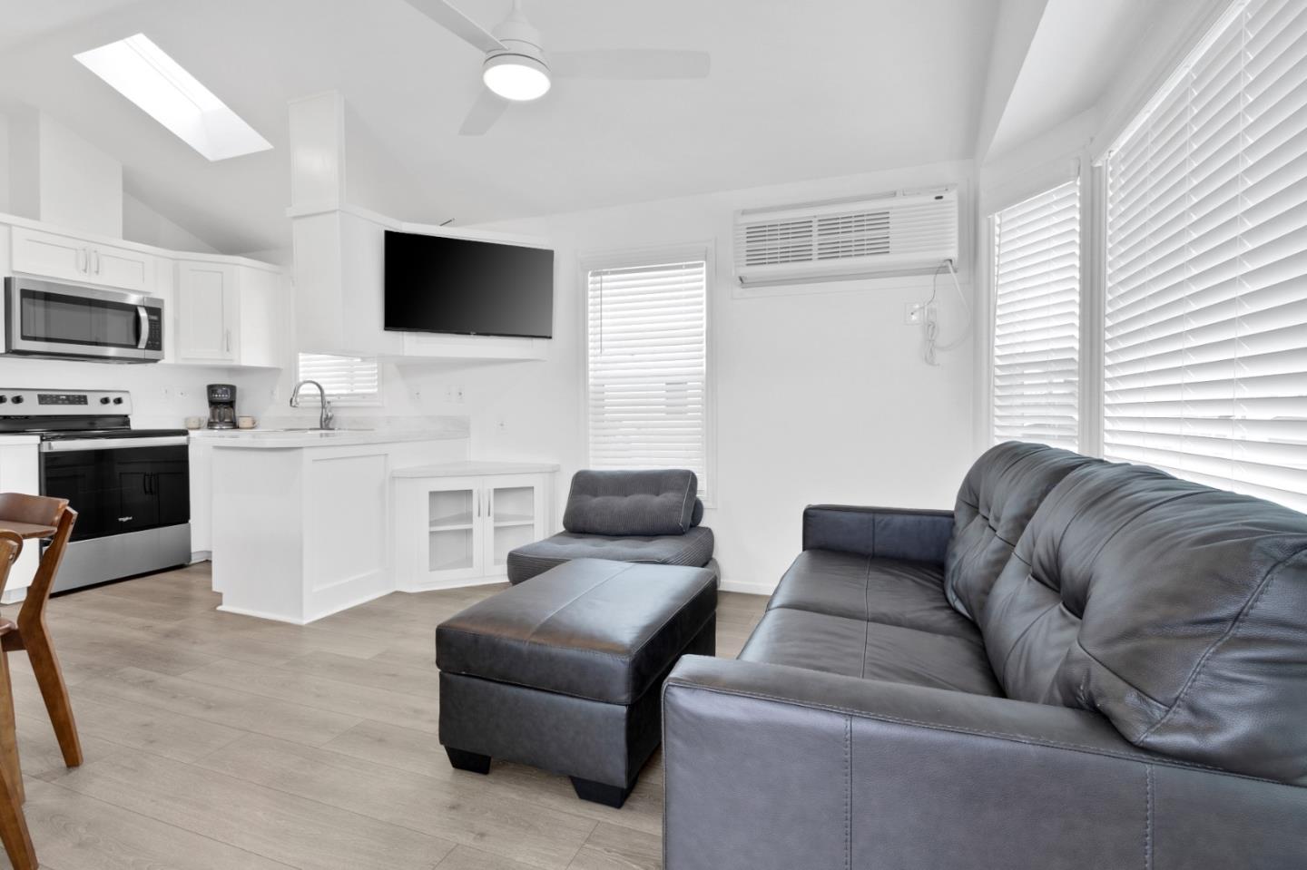 Detail Gallery Image 7 of 19 For 835 Kimball Ave #18,  Seaside,  CA 93955 - 1 Beds | 1 Baths