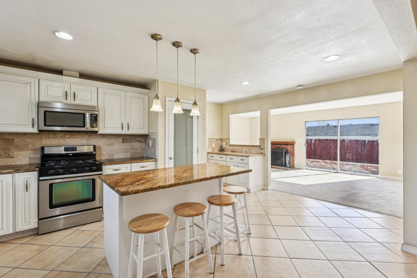 Detail Gallery Image 10 of 34 For 320 Coelho St, Milpitas,  CA 95035 - 3 Beds | 2 Baths