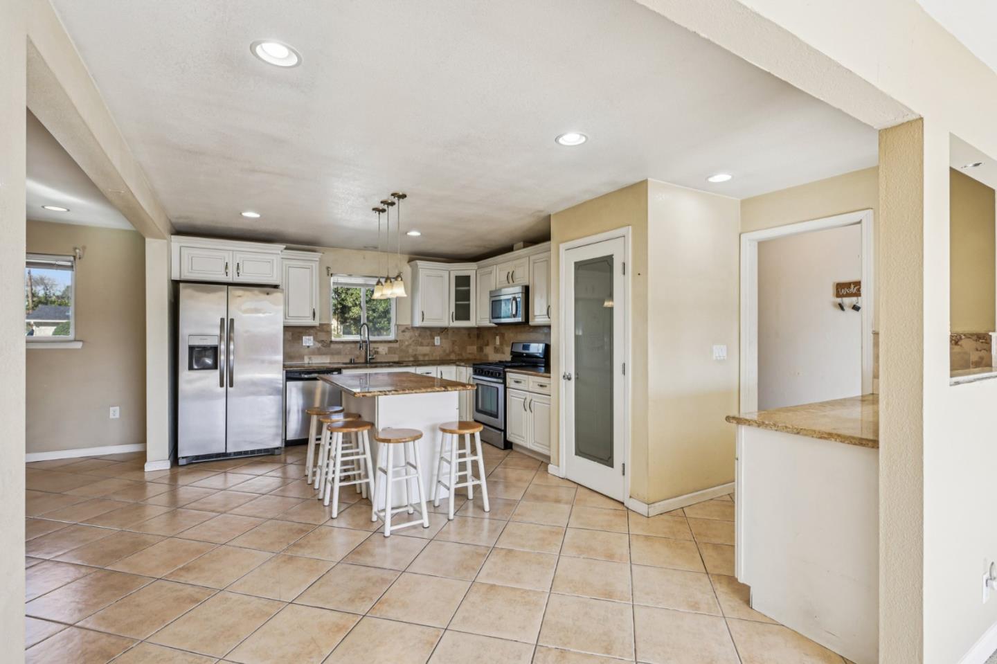 Detail Gallery Image 7 of 34 For 320 Coelho St, Milpitas,  CA 95035 - 3 Beds | 2 Baths