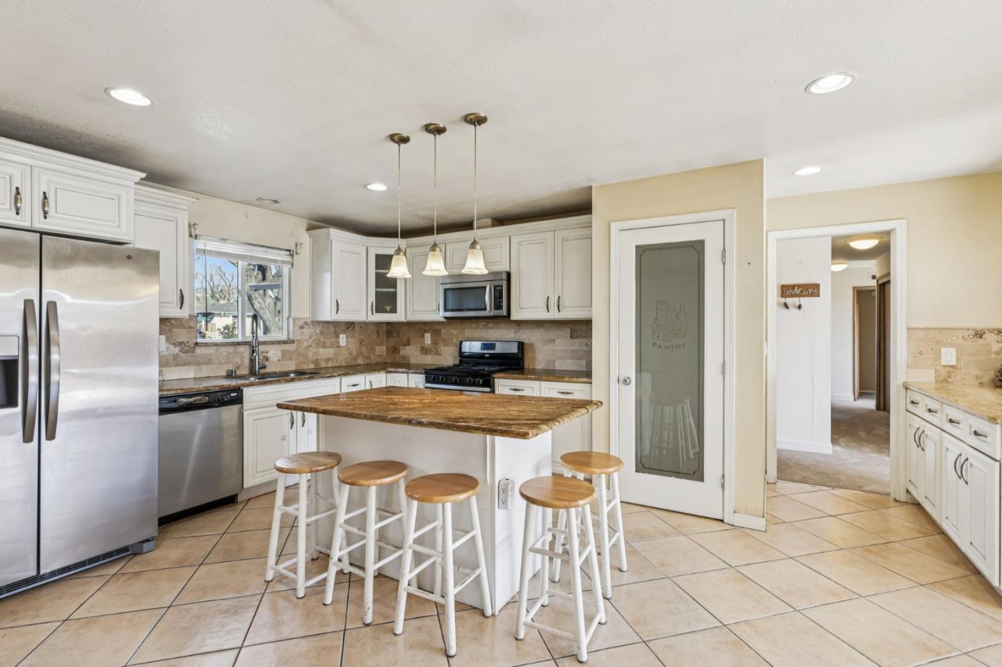 Detail Gallery Image 8 of 34 For 320 Coelho St, Milpitas,  CA 95035 - 3 Beds | 2 Baths