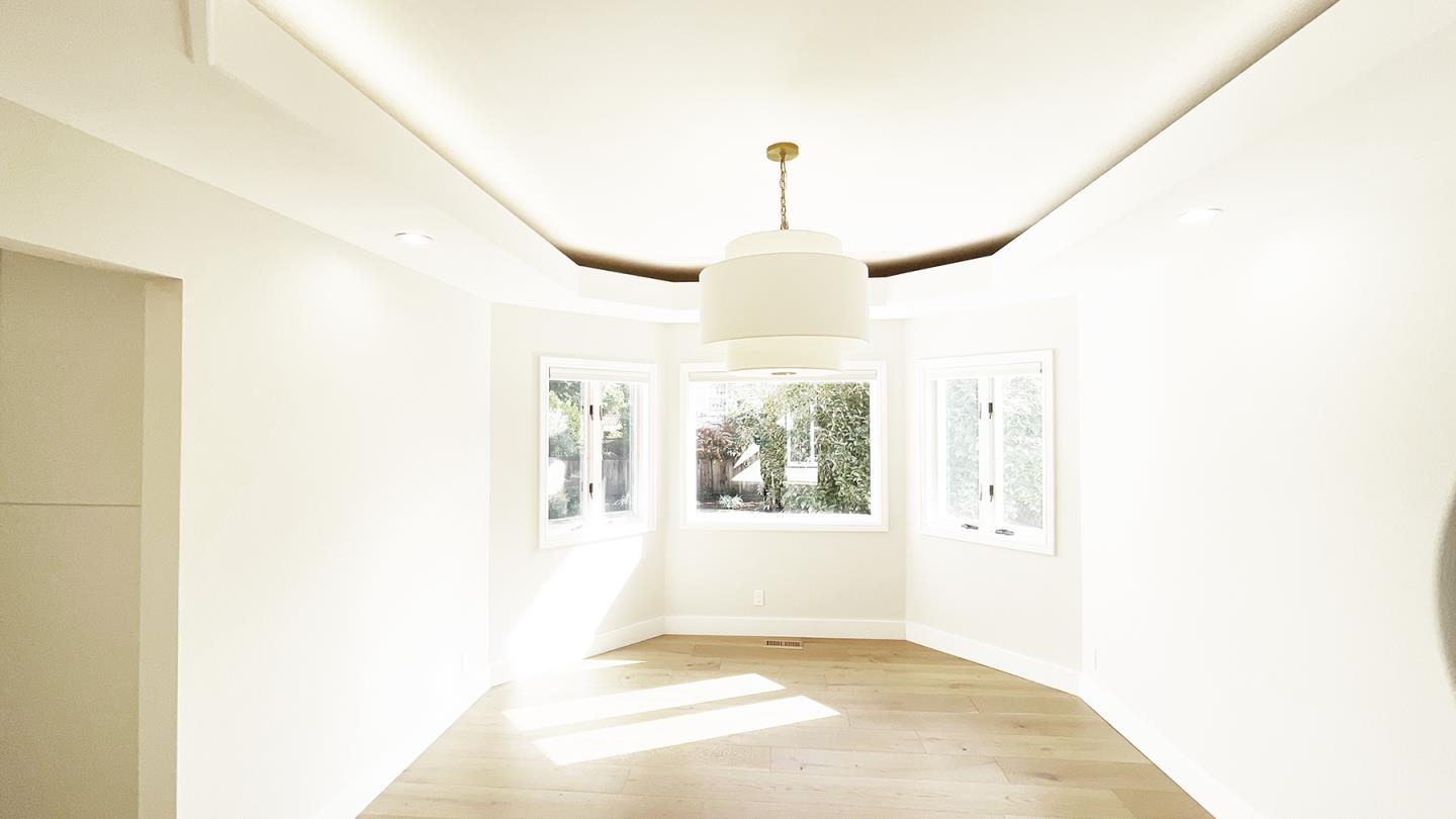 Detail Gallery Image 10 of 34 For 1911 Easton Dr, Burlingame,  CA 94010 - 3 Beds | 2/1 Baths