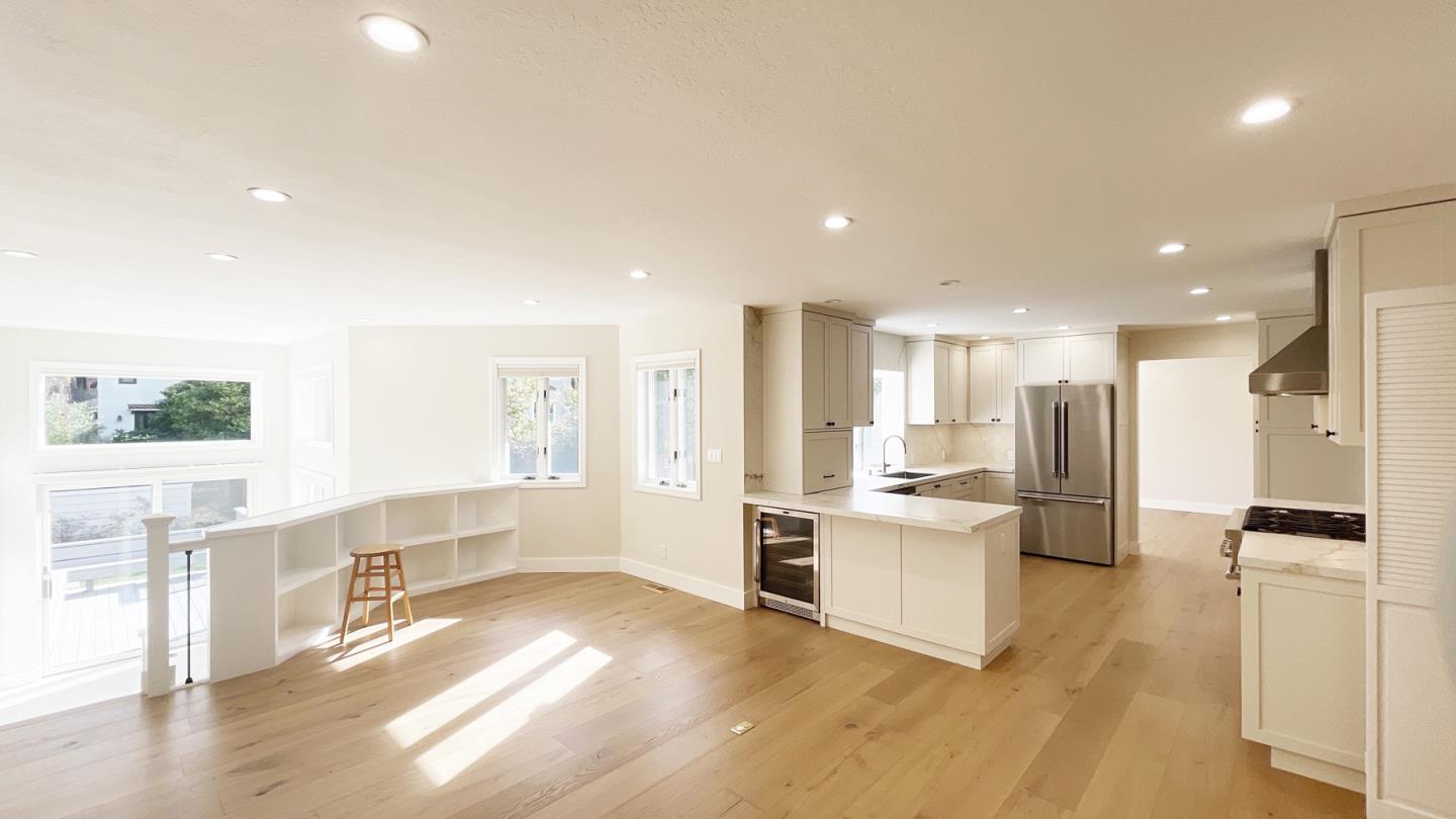 Detail Gallery Image 11 of 34 For 1911 Easton Dr, Burlingame,  CA 94010 - 3 Beds | 2/1 Baths