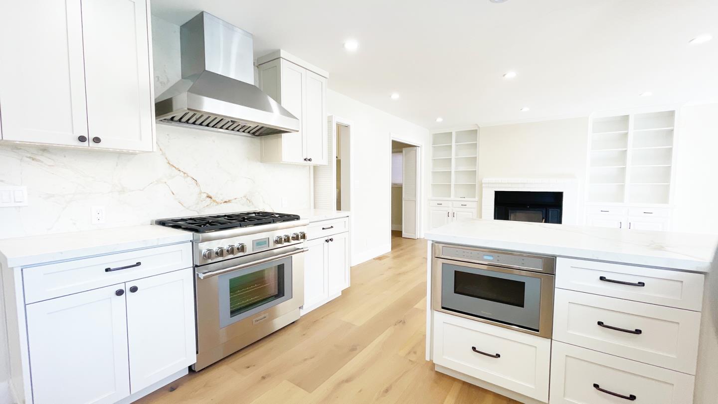 Detail Gallery Image 13 of 34 For 1911 Easton Dr, Burlingame,  CA 94010 - 3 Beds | 2/1 Baths