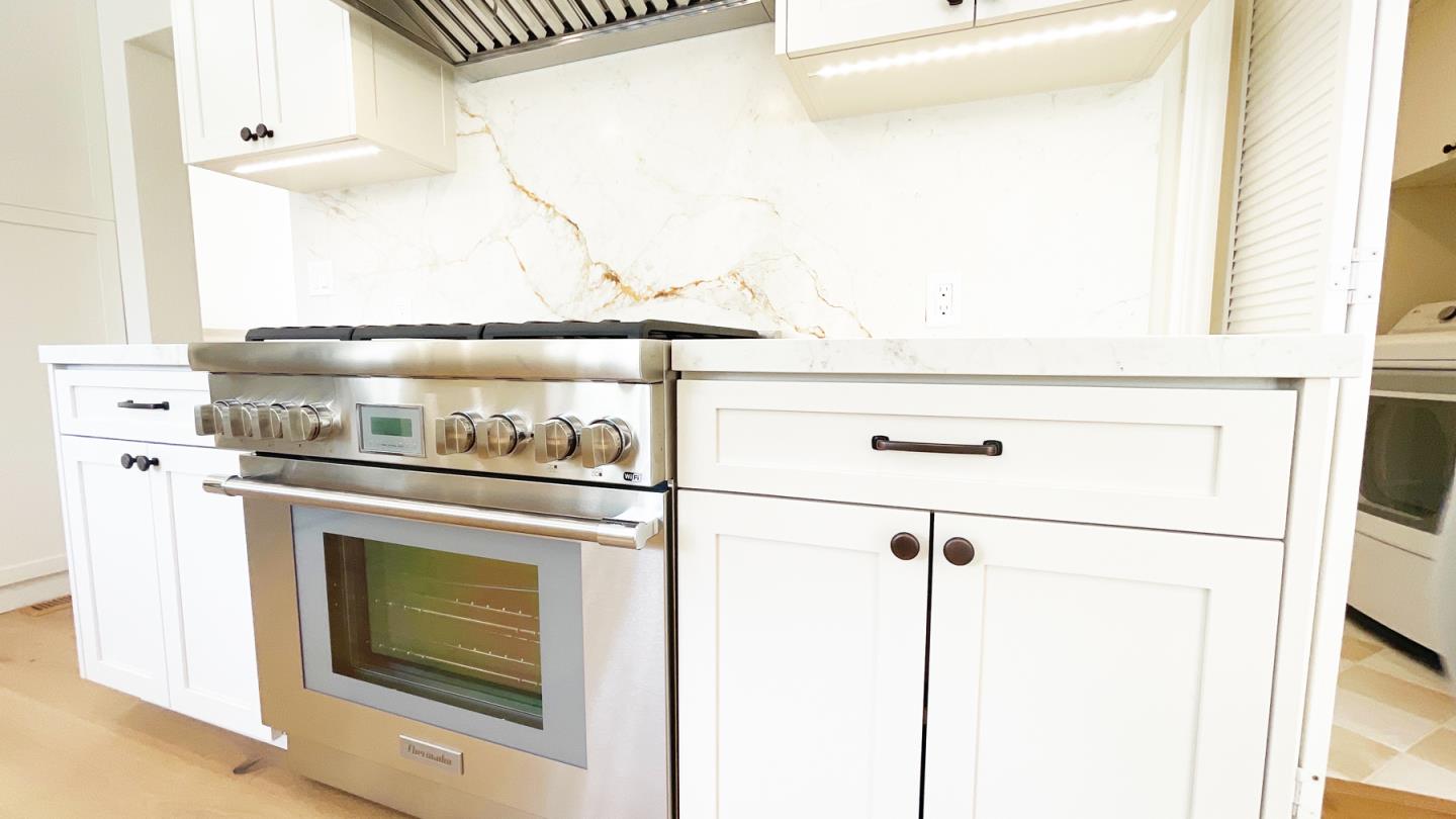 Detail Gallery Image 14 of 34 For 1911 Easton Dr, Burlingame,  CA 94010 - 3 Beds | 2/1 Baths