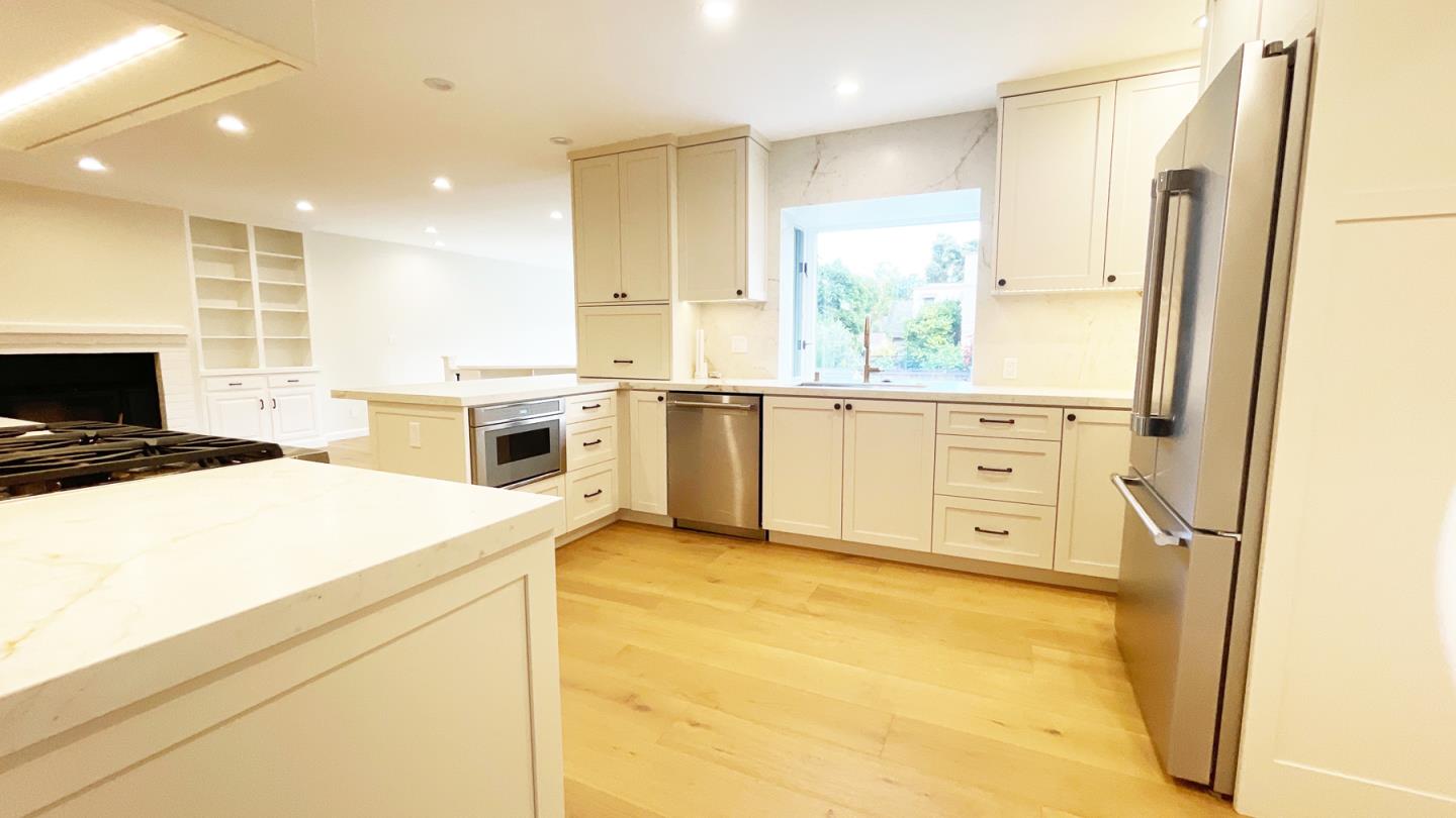 Detail Gallery Image 15 of 34 For 1911 Easton Dr, Burlingame,  CA 94010 - 3 Beds | 2/1 Baths