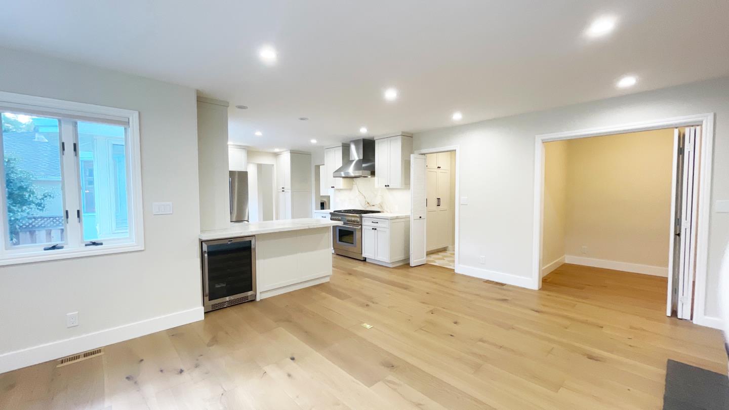 Detail Gallery Image 17 of 34 For 1911 Easton Dr, Burlingame,  CA 94010 - 3 Beds | 2/1 Baths