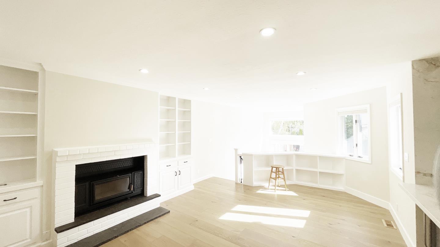 Detail Gallery Image 18 of 34 For 1911 Easton Dr, Burlingame,  CA 94010 - 3 Beds | 2/1 Baths