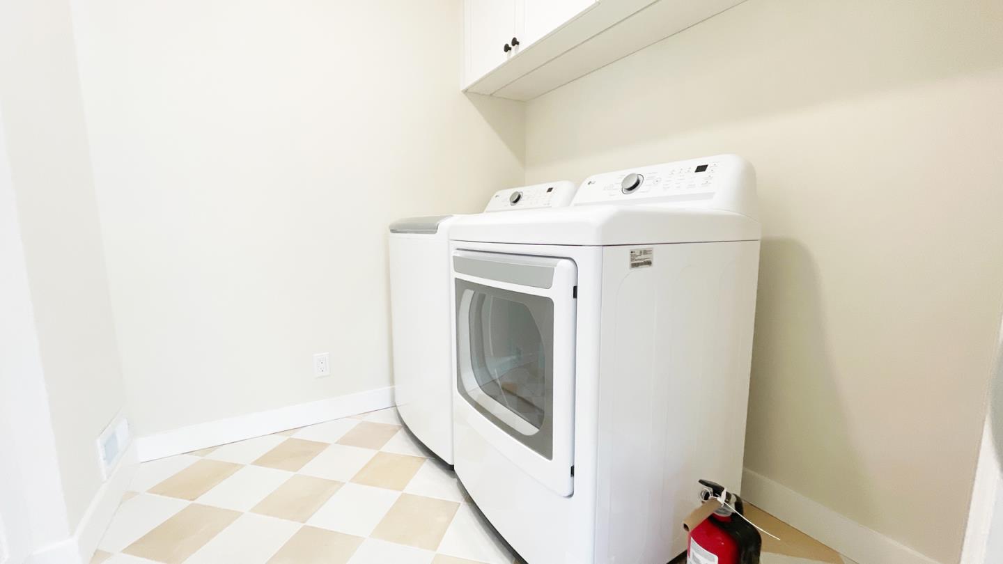 Detail Gallery Image 20 of 34 For 1911 Easton Dr, Burlingame,  CA 94010 - 3 Beds | 2/1 Baths