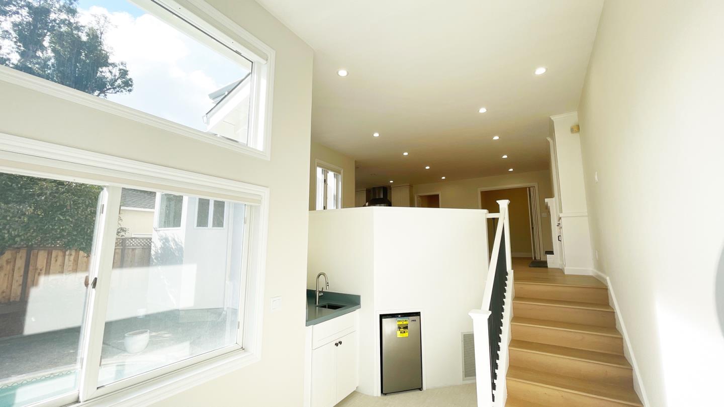 Detail Gallery Image 21 of 34 For 1911 Easton Dr, Burlingame,  CA 94010 - 3 Beds | 2/1 Baths