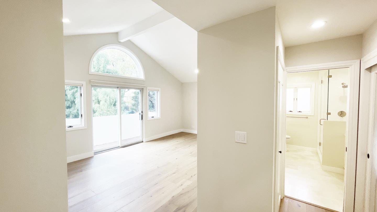 Detail Gallery Image 23 of 34 For 1911 Easton Dr, Burlingame,  CA 94010 - 3 Beds | 2/1 Baths