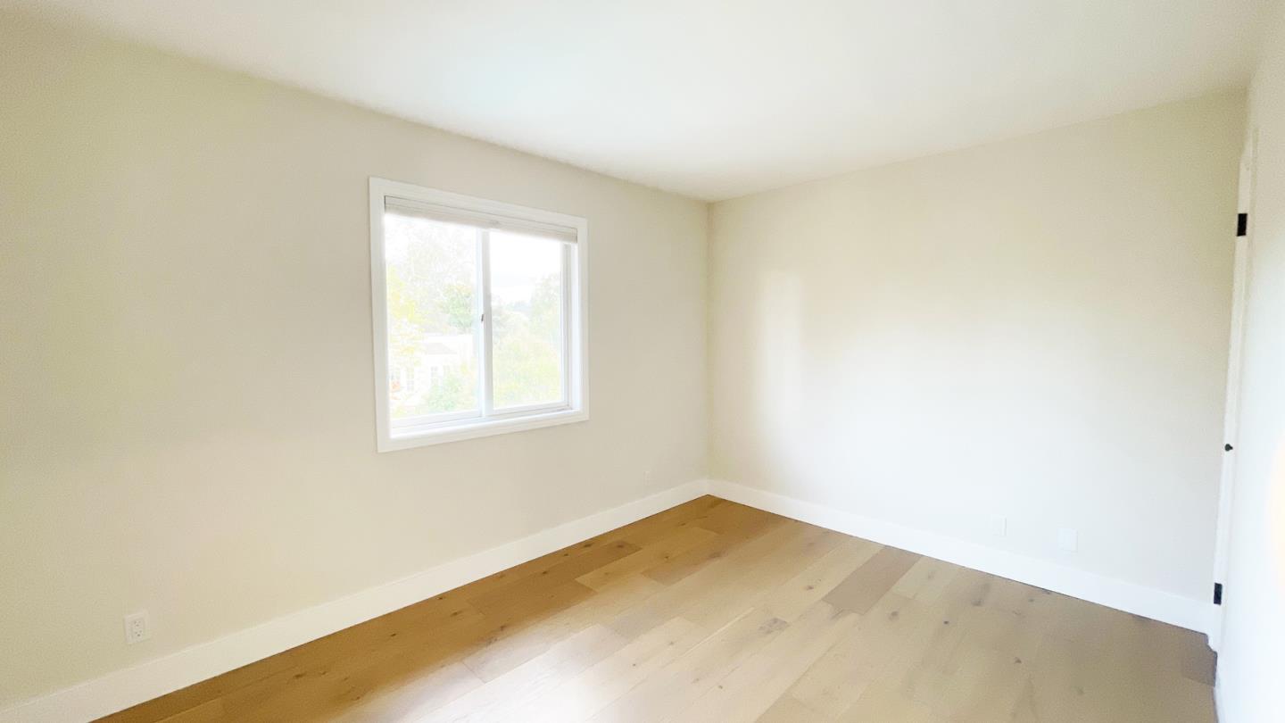 Detail Gallery Image 29 of 34 For 1911 Easton Dr, Burlingame,  CA 94010 - 3 Beds | 2/1 Baths