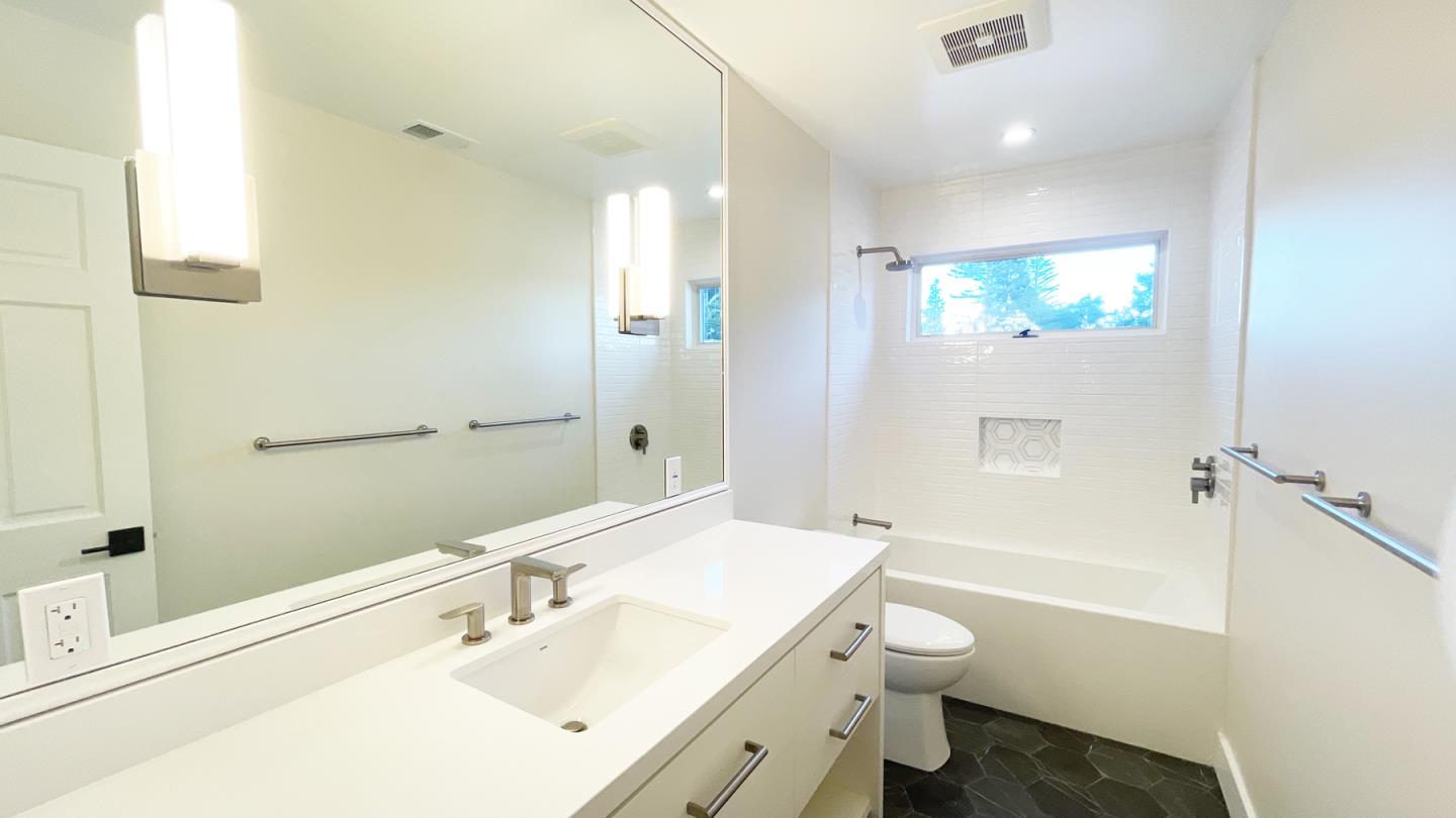 Detail Gallery Image 30 of 34 For 1911 Easton Dr, Burlingame,  CA 94010 - 3 Beds | 2/1 Baths