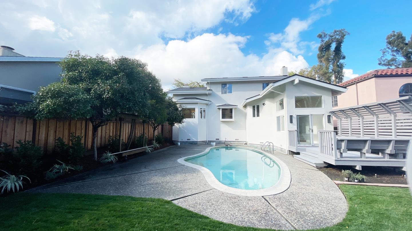 Detail Gallery Image 32 of 34 For 1911 Easton Dr, Burlingame,  CA 94010 - 3 Beds | 2/1 Baths