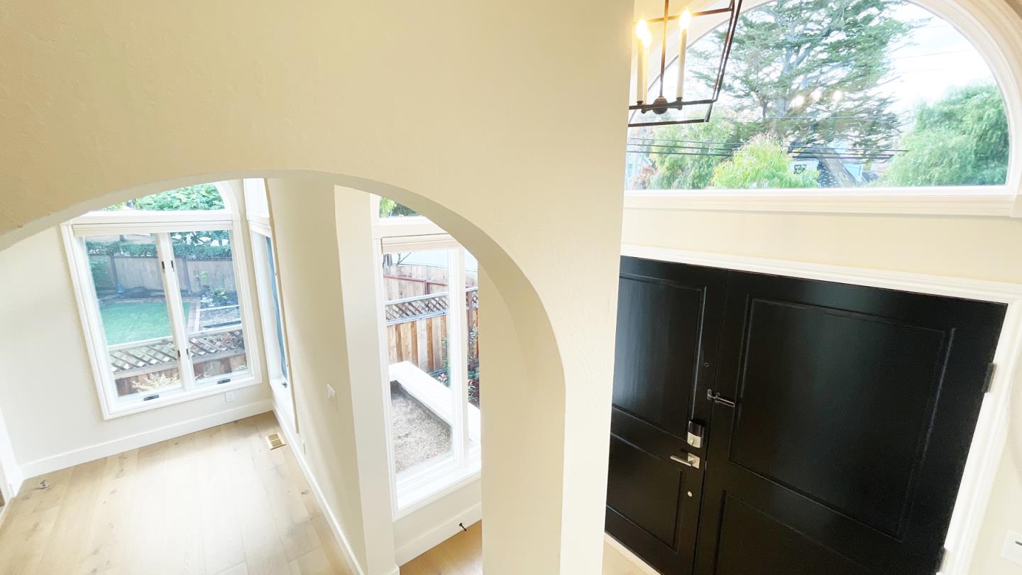 Detail Gallery Image 4 of 34 For 1911 Easton Dr, Burlingame,  CA 94010 - 3 Beds | 2/1 Baths