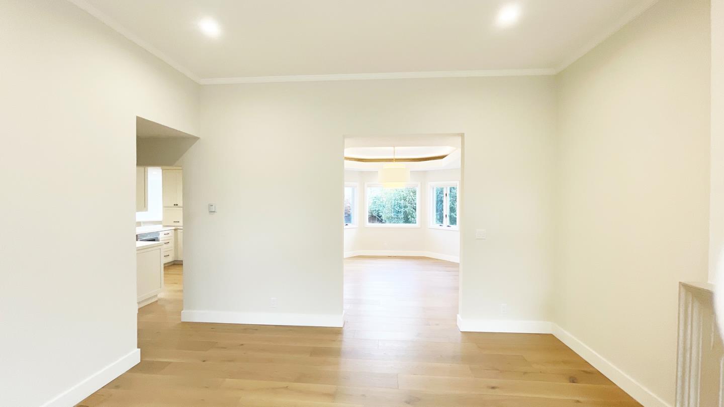 Detail Gallery Image 8 of 34 For 1911 Easton Dr, Burlingame,  CA 94010 - 3 Beds | 2/1 Baths