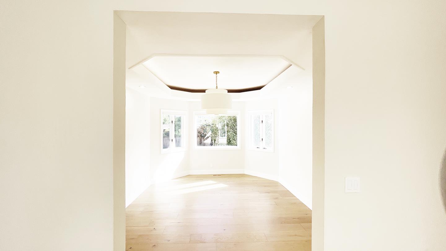 Detail Gallery Image 9 of 34 For 1911 Easton Dr, Burlingame,  CA 94010 - 3 Beds | 2/1 Baths