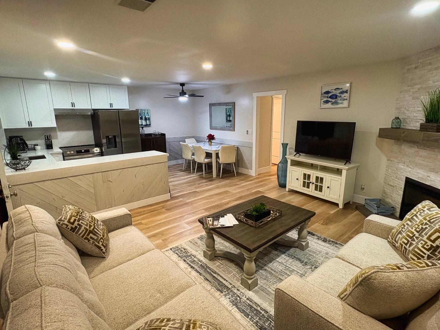 Detail Gallery Image 2 of 18 For 1231 Juniper Dr #H,  Gilroy,  CA 95020 - 2 Beds | 1 Baths