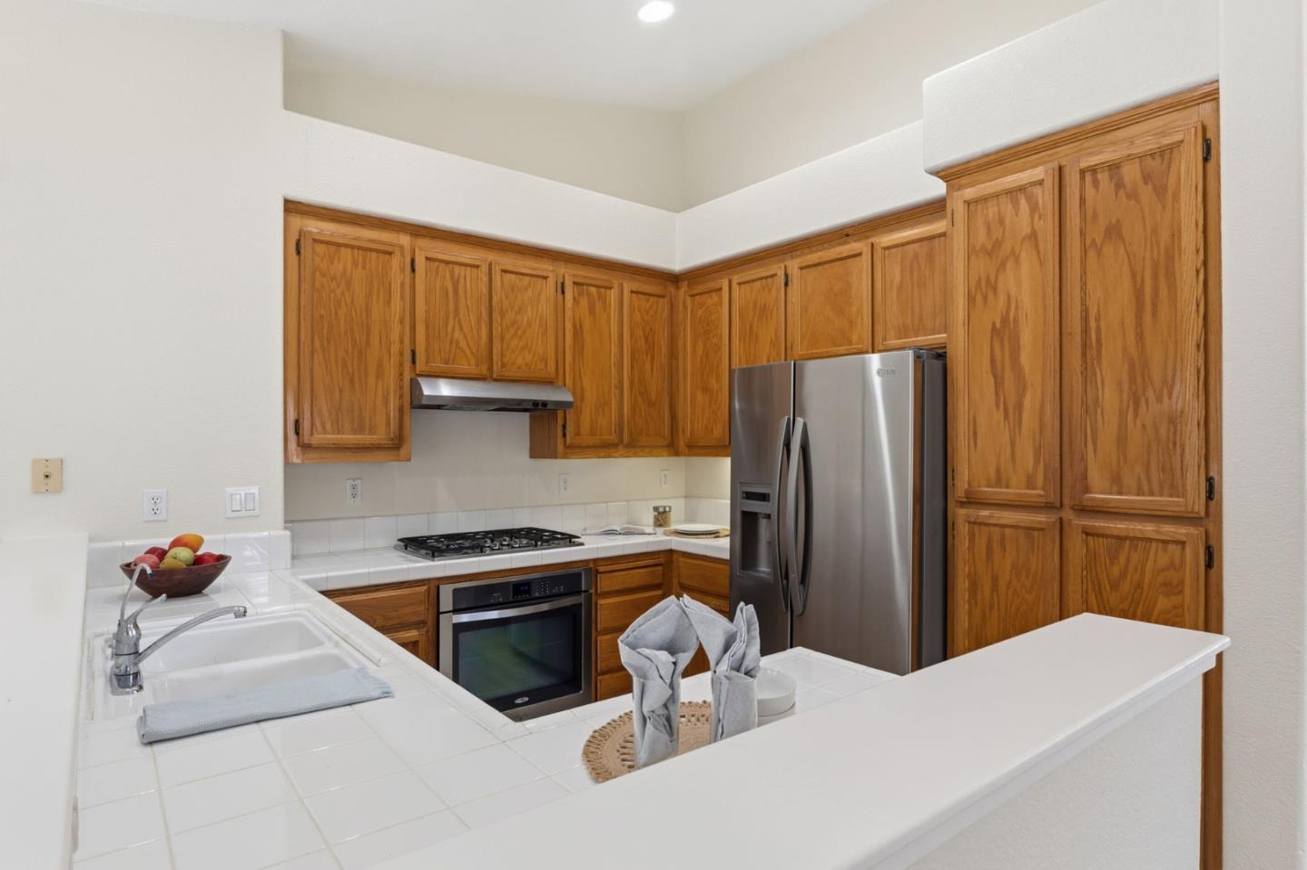 Detail Gallery Image 10 of 30 For 2251 Fairhaven Dr, Hollister,  CA 95023 - 4 Beds | 2 Baths