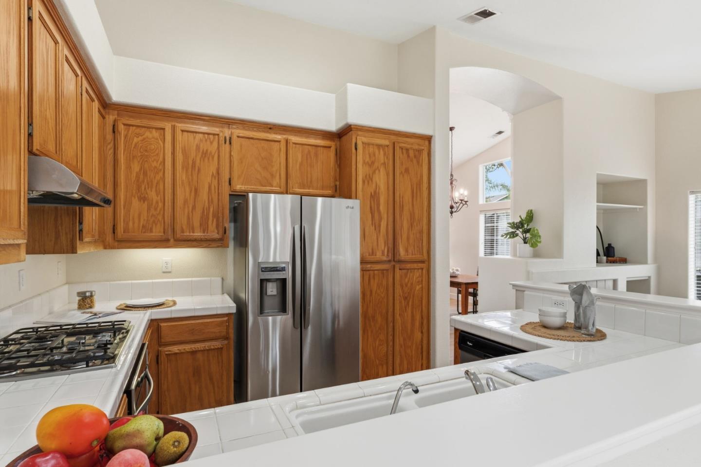 Detail Gallery Image 11 of 30 For 2251 Fairhaven Dr, Hollister,  CA 95023 - 4 Beds | 2 Baths